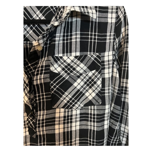 A Gap plaid shirt in black and white and a size large - Picture 3 of 8